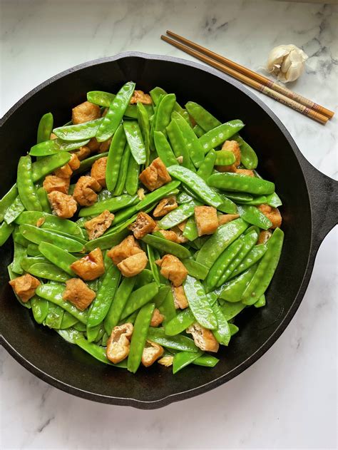 How does Turkey Snow Pea Stir-Fry fit into your Daily Goals - calories, carbs, nutrition