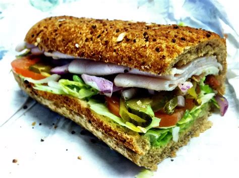 How does Turkey Sub 6 inch White fit into your Daily Goals - calories, carbs, nutrition