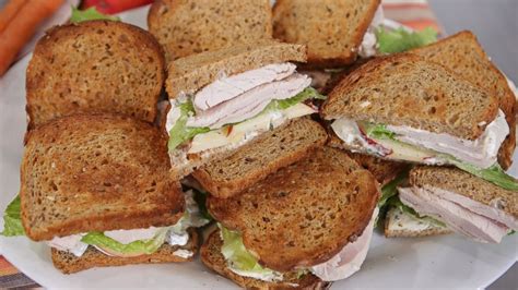 How does Turkey Waldorf Sandwich fit into your Daily Goals - calories, carbs, nutrition