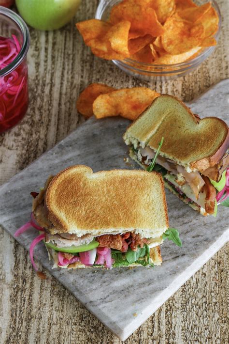 How does Turkey and Apple Sandwich fit into your Daily Goals - calories, carbs, nutrition