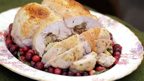 How does Turkey and Stuffing Wrap fit into your Daily Goals - calories, carbs, nutrition