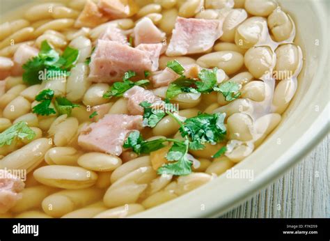 How does U.S. Senate Bean Soup, with Ham fit into your Daily Goals - calories, carbs, nutrition