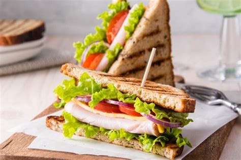 How does Ultimate Chicken Sandwich fit into your Daily Goals - calories, carbs, nutrition