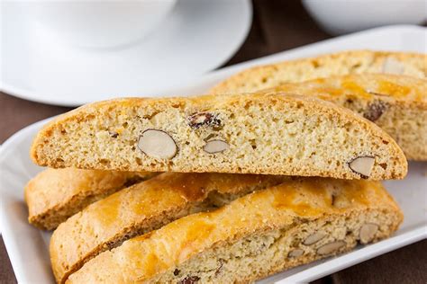 How does Vanilla Almond Biscotti fit into your Daily Goals - calories, carbs, nutrition