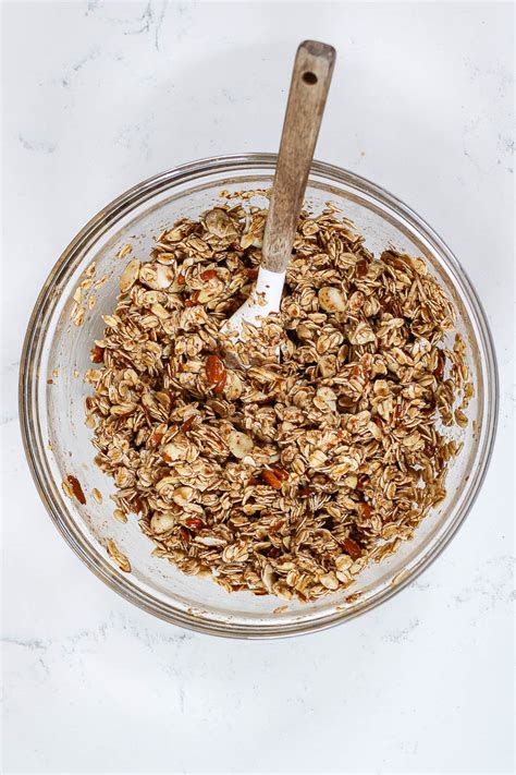 How does Vanilla Almond Granola fit into your Daily Goals - calories, carbs, nutrition