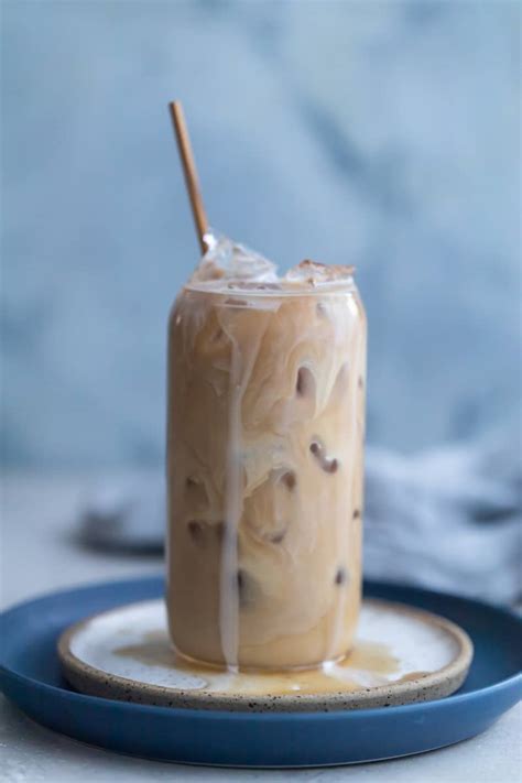 How does Vanilla Iced Coffee (Large) fit into your Daily Goals - calories, carbs, nutrition