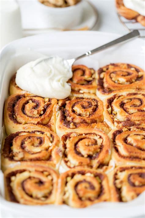 How does Vanilla Walnut Cinnamon Rolls fit into your Daily Goals - calories, carbs, nutrition