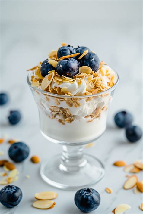 How does Vanilla Yogurt Parfait with Blueberries fit into your Daily Goals - calories, carbs, nutrition