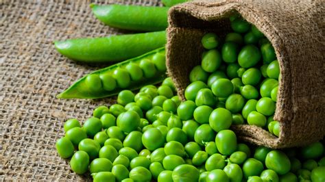 How does Veg Green Peas (Bostwick) fit into your Daily Goals - calories, carbs, nutrition