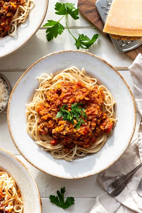 How does Vegetable Bolognese Sauce fit into your Daily Goals - calories, carbs, nutrition