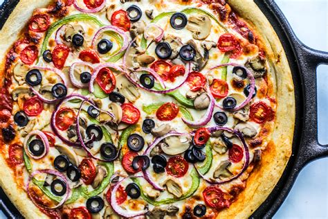 How does Vegetable Deluxe Pizza fit into your Daily Goals - calories, carbs, nutrition