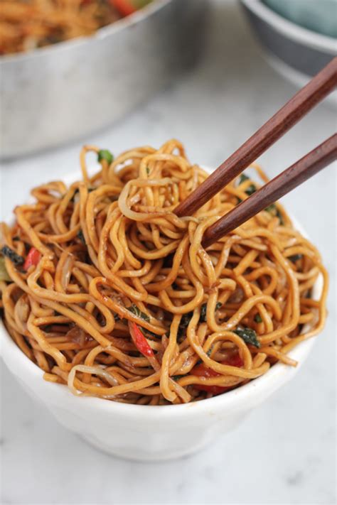 How does Vegetarian Chow Mein fit into your Daily Goals - calories, carbs, nutrition