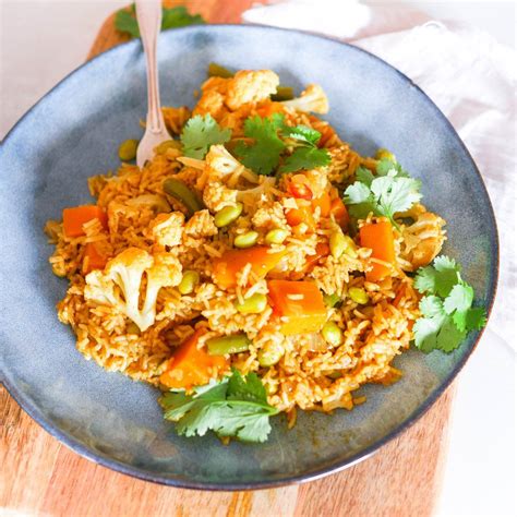 How does Vegetarian Curried Rice fit into your Daily Goals - calories, carbs, nutrition