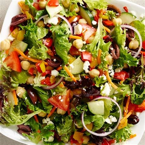 How does Vegetarian Deluxe Salad fit into your Daily Goals - calories, carbs, nutrition