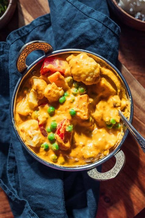 How does Vegetarian Korma fit into your Daily Goals - calories, carbs, nutrition