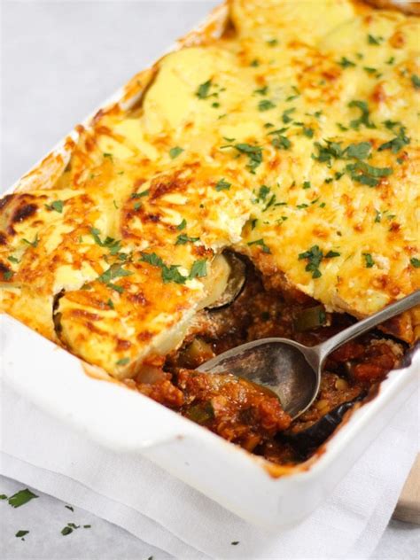 How does Vegetarian Moussaka fit into your Daily Goals - calories, carbs, nutrition