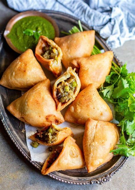 How does Vegetarian Samosa (78386.5) fit into your Daily Goals - calories, carbs, nutrition