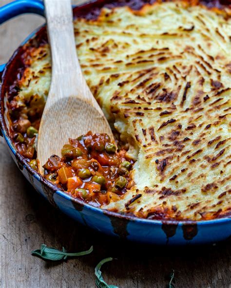 How does Vegetarian Shepherds Pie Casserole fit into your Daily Goals - calories, carbs, nutrition