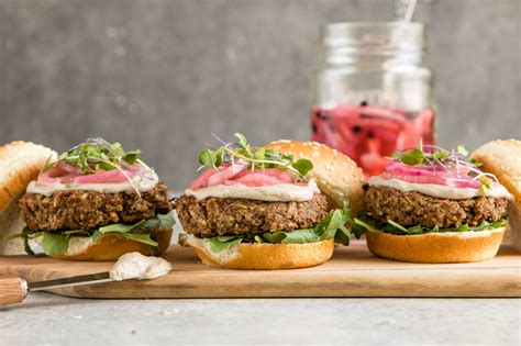 How does Veggie Burger on a Gluten Free Bun fit into your Daily Goals - calories, carbs, nutrition