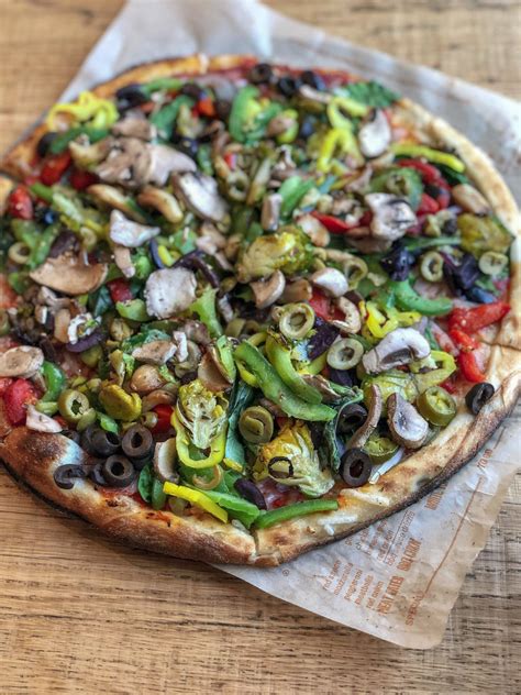 How does Veggie Combo Pizza fit into your Daily Goals - calories, carbs, nutrition
