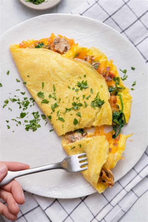 How does Veggie Omelette with Cheese fit into your Daily Goals - calories, carbs, nutrition