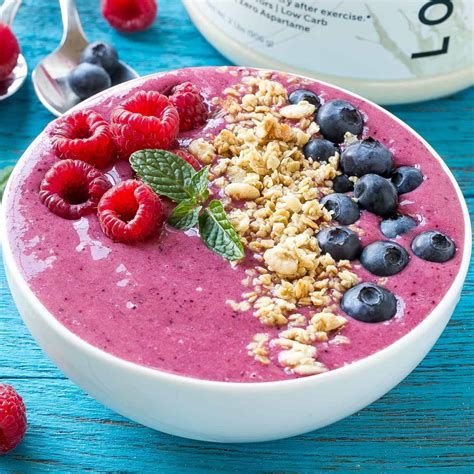 How does Very Berry Smoothie Bowl fit into your Daily Goals - calories, carbs, nutrition