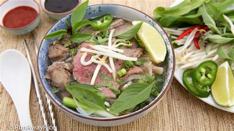 How does Vietnamese Beef and Noodle Soup (Pho) fit into your Daily Goals - calories, carbs, nutrition