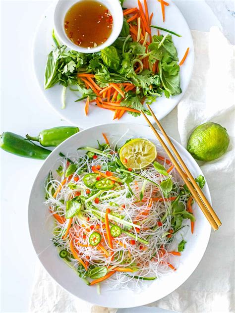 How does Vietnamese Rice Noodles fit into your Daily Goals - calories, carbs, nutrition