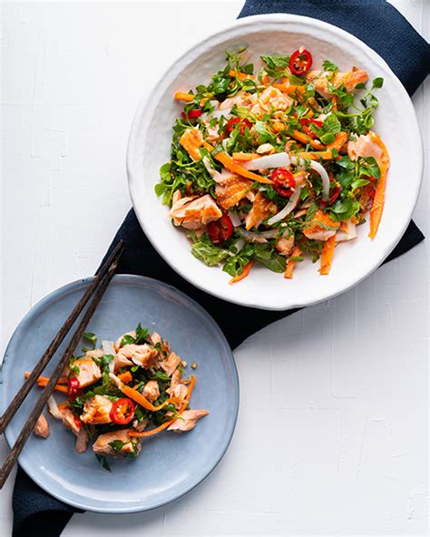 How does Vietnamese Salmon Box Salad fit into your Daily Goals - calories, carbs, nutrition