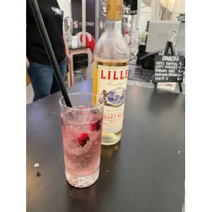 How does Vive - Wild Berry fit into your Daily Goals - calories, carbs, nutrition