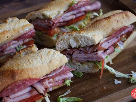 How does WHOLE+SUM HALFT BACON BAGUETTE fit into your Daily Goals - calories, carbs, nutrition