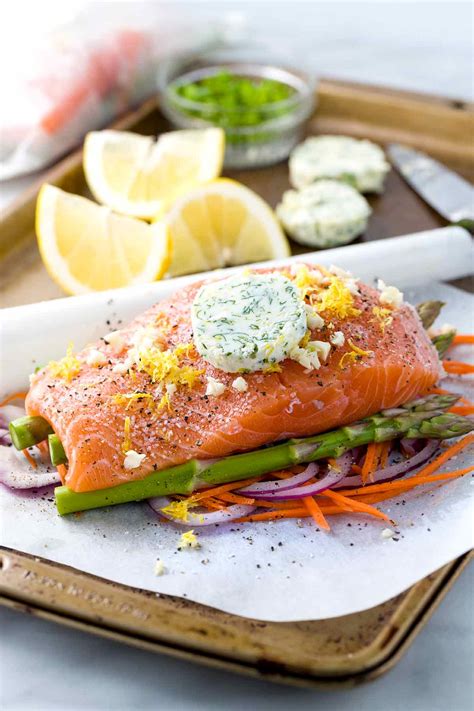 How does WHOLE+SUM SALMON EN PAPILLOTE fit into your Daily Goals - calories, carbs, nutrition