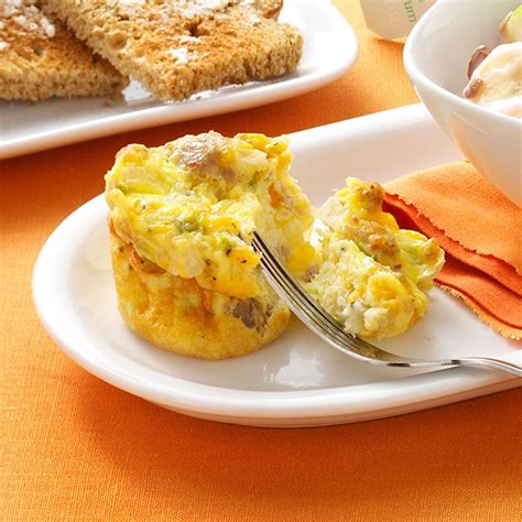 How does WHOLE+SUM SCRAMBLED EGG BREAKFAST MUFFIN fit into your Daily Goals - calories, carbs, nutrition