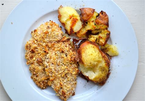 How does Walnut and Rosemary Oven Fried Chicken fit into your Daily Goals - calories, carbs, nutrition