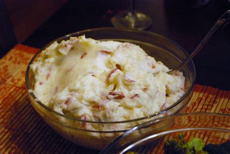 How does Whipped Red Potatoes fit into your Daily Goals - calories, carbs, nutrition