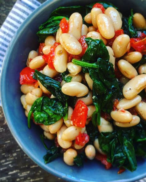 How does White Bean, Tomato and Spinach fit into your Daily Goals - calories, carbs, nutrition