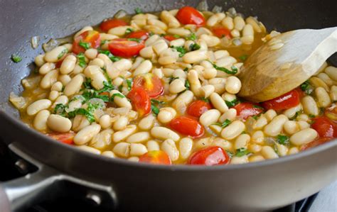 How does White Bean Ragout fit into your Daily Goals - calories, carbs, nutrition