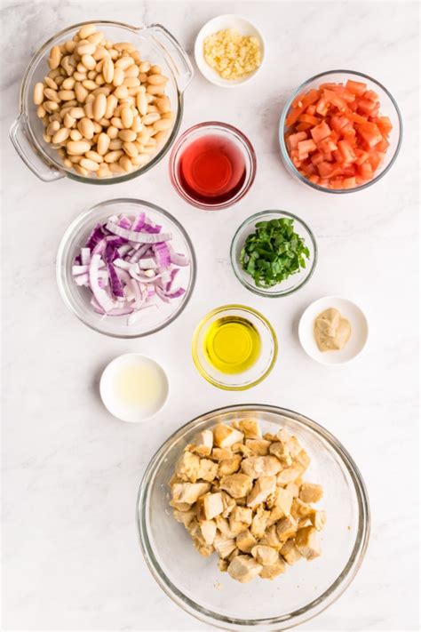 How does White Bean and Roasted Chicken Salad fit into your Daily Goals - calories, carbs, nutrition