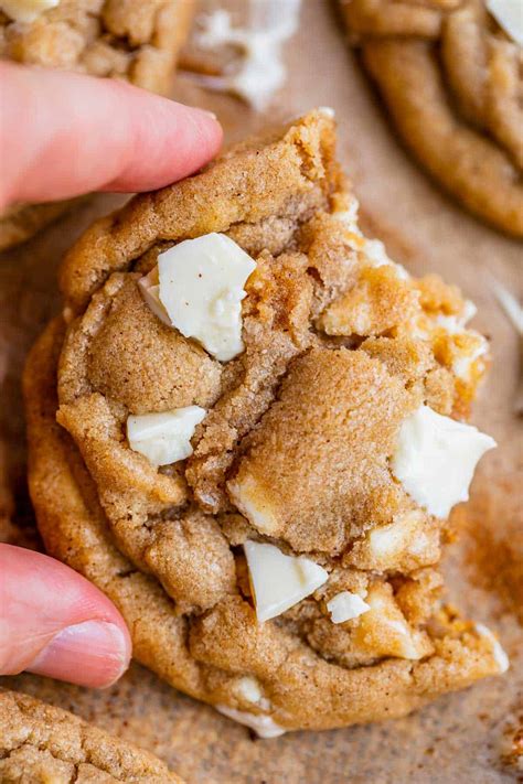 How does White Chocolate Chunk Cookies fit into your Daily Goals - calories, carbs, nutrition