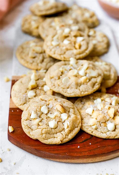 How does White Chocolate Macadamia Cookie - small fit into your Daily Goals - calories, carbs, nutrition