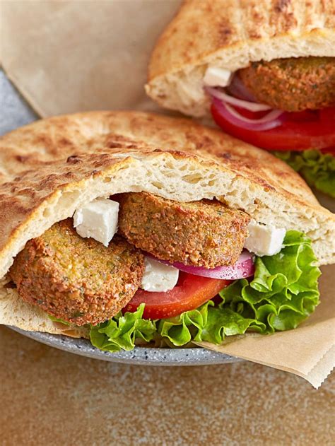 How does Whole Wheat Pita Pockets (8) fit into your Daily Goals - calories, carbs, nutrition