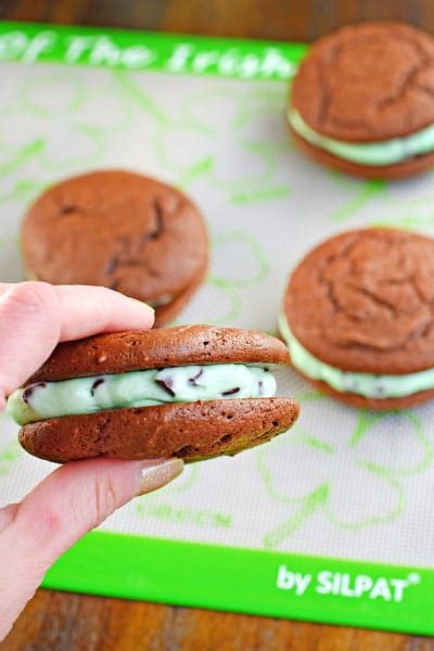 How does Whoopie Pie Mint Chocolate Chip fit into your Daily Goals - calories, carbs, nutrition