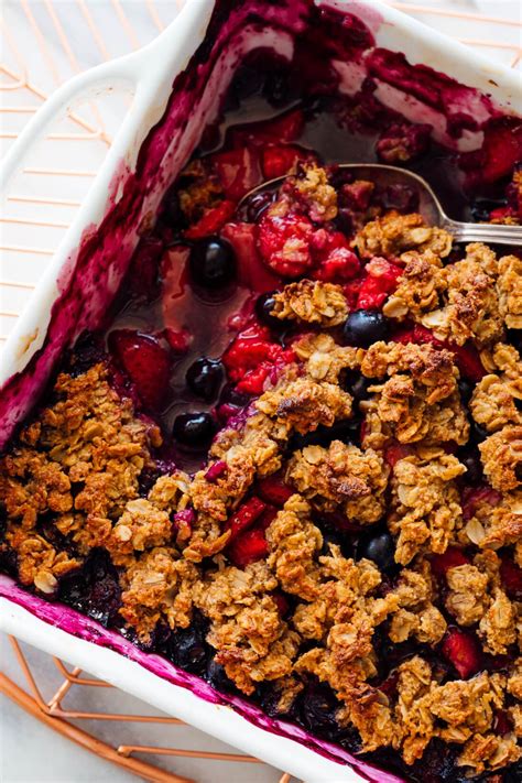 How does Wild Berry Crisp with Nut and Oat Crumble with Cinnamon-Orange Yogurt Drizzle fit into your Daily Goals - calories, carbs, nutrition