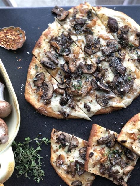 How does Wild Mushroom Flatbread fit into your Daily Goals - calories, carbs, nutrition