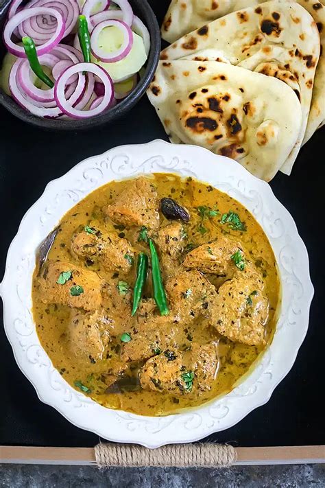 How does Wrapchic bowl chicken moghlai fit into your Daily Goals - calories, carbs, nutrition