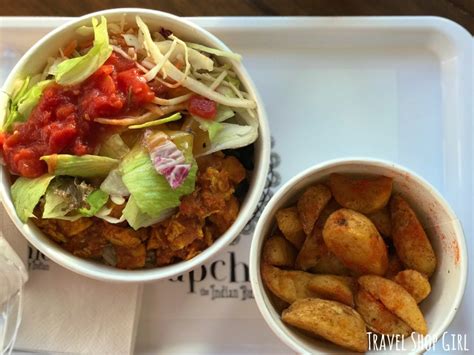 How does Wrapchic bowl soya amritsari fit into your Daily Goals - calories, carbs, nutrition