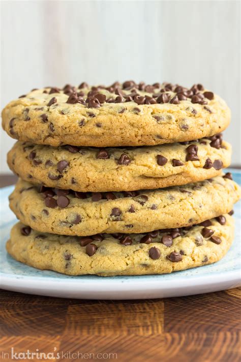 How does XL Chocolate Chip Cookie fit into your Daily Goals - calories, carbs, nutrition