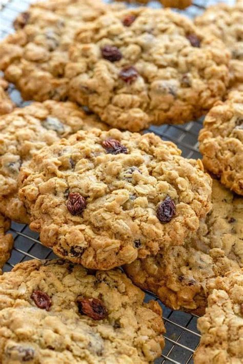 How does XL Oatmeal Raisin Cookie fit into your Daily Goals - calories, carbs, nutrition