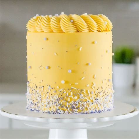 How does Yellow Sheet Cake fit into your Daily Goals - calories, carbs, nutrition