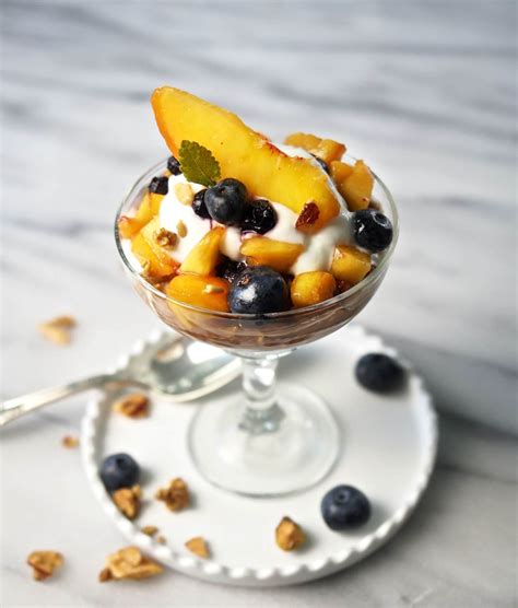 How does Yogurt Parfait 5 oz Peaches & Cream Vanilla Low Fat fit into your Daily Goals - calories, carbs, nutrition